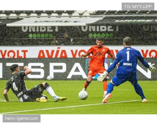 汉堡防线表现稳健，状态回暖助力球队取胜