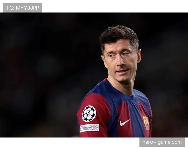 莱万每天吃秤上称的饭，自律到连冰箱都怕他